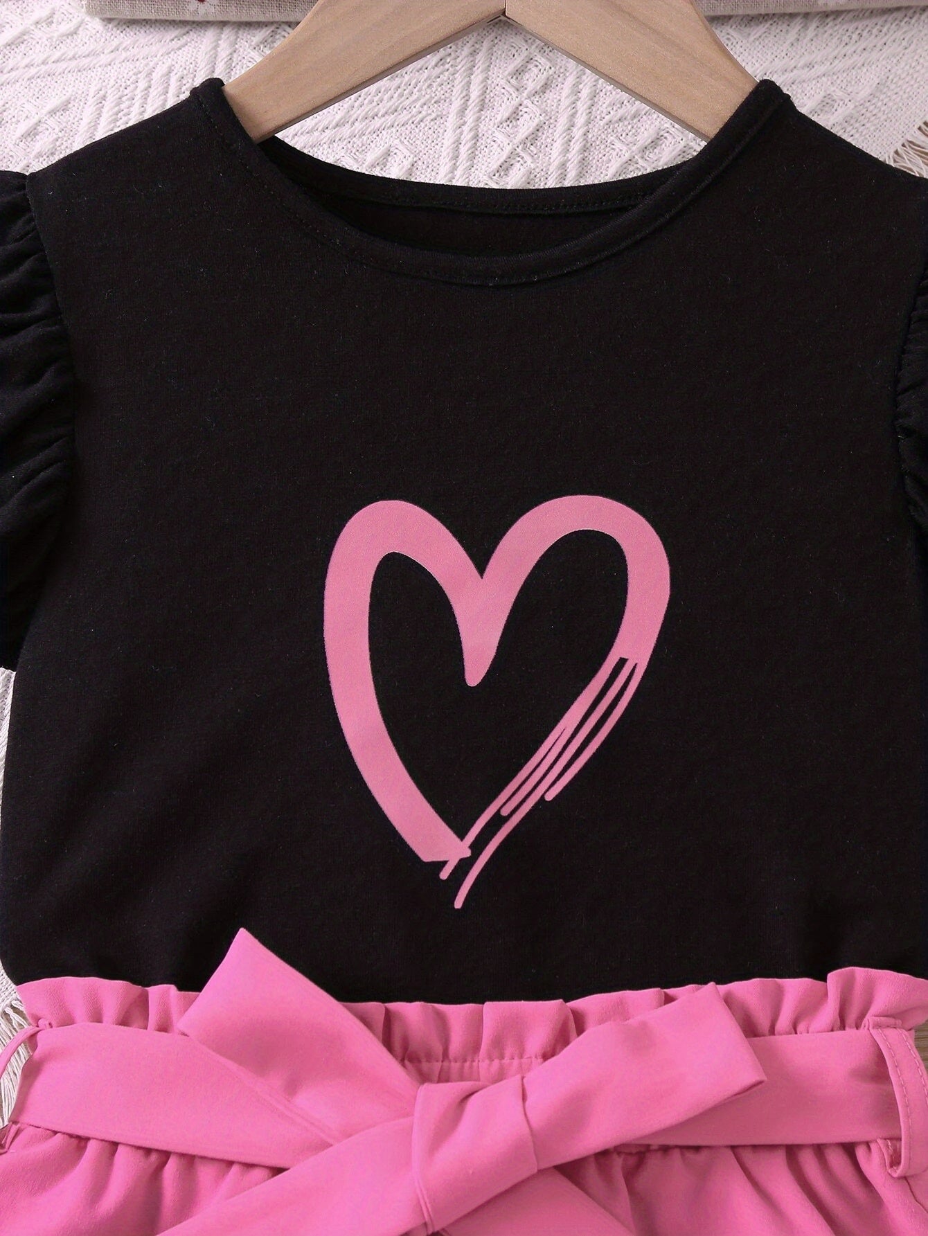 2pcs Girls Daily Casual Heart Print Crew Neck Sleeveless Top & Bow Shorts With Belt For Summer Kids Clothes