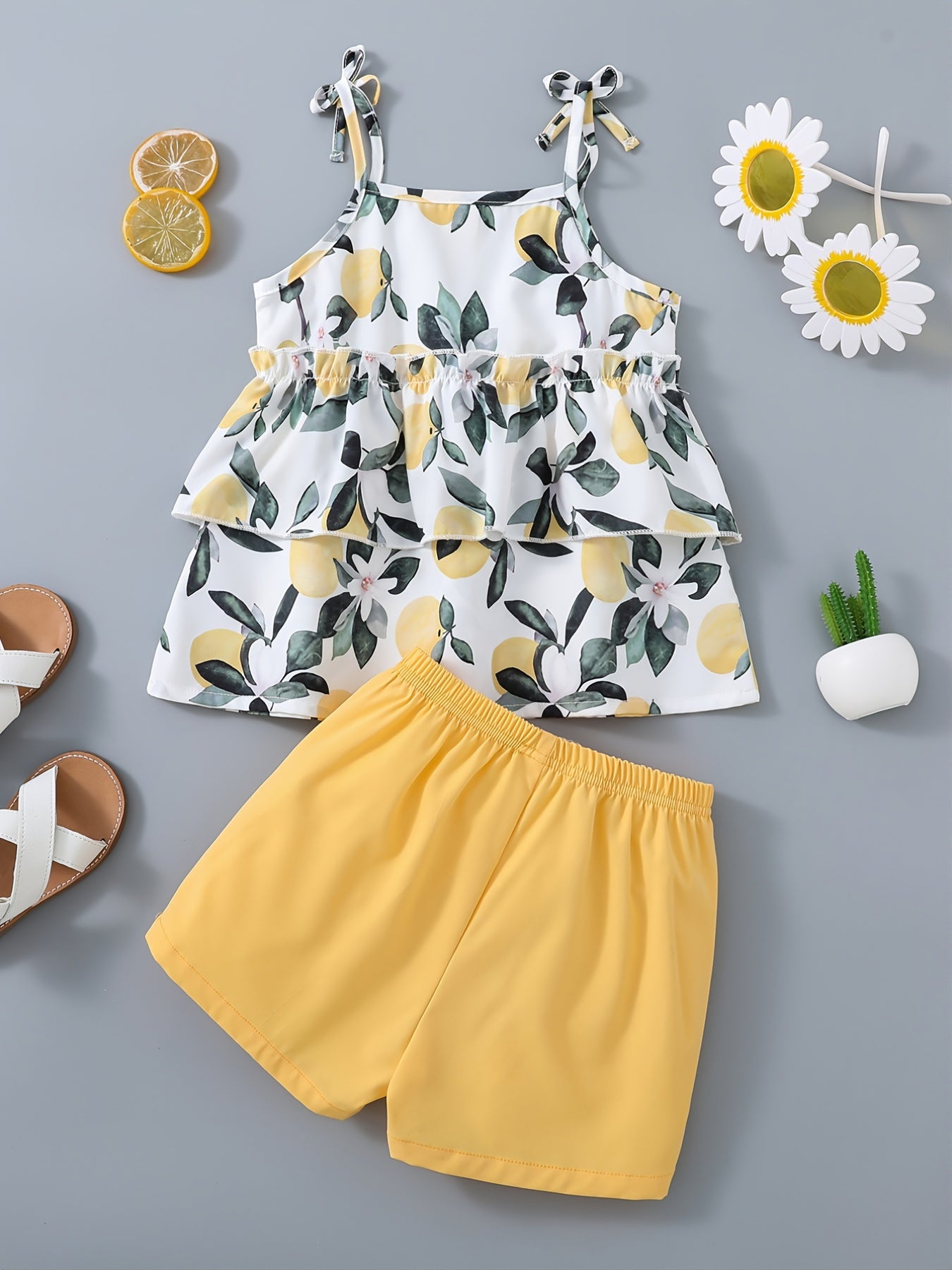2pcs Girls Fruit Print Layered Hem Bow Cami Top & Elastic Waist Shorts Set Kids Summer Clothes