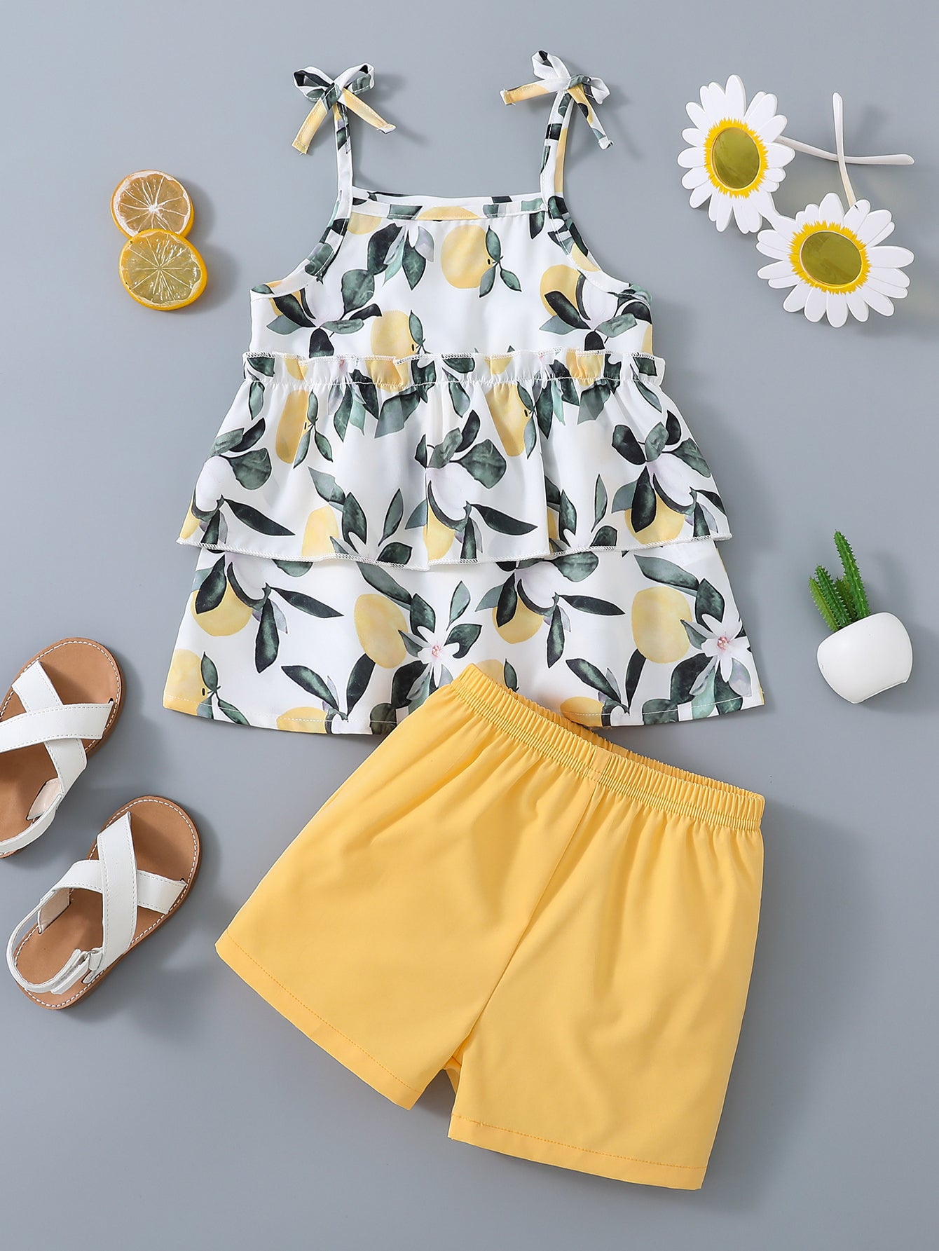 2pcs Girls Fruit Print Layered Hem Bow Cami Top & Elastic Waist Shorts Set Kids Summer Clothes
