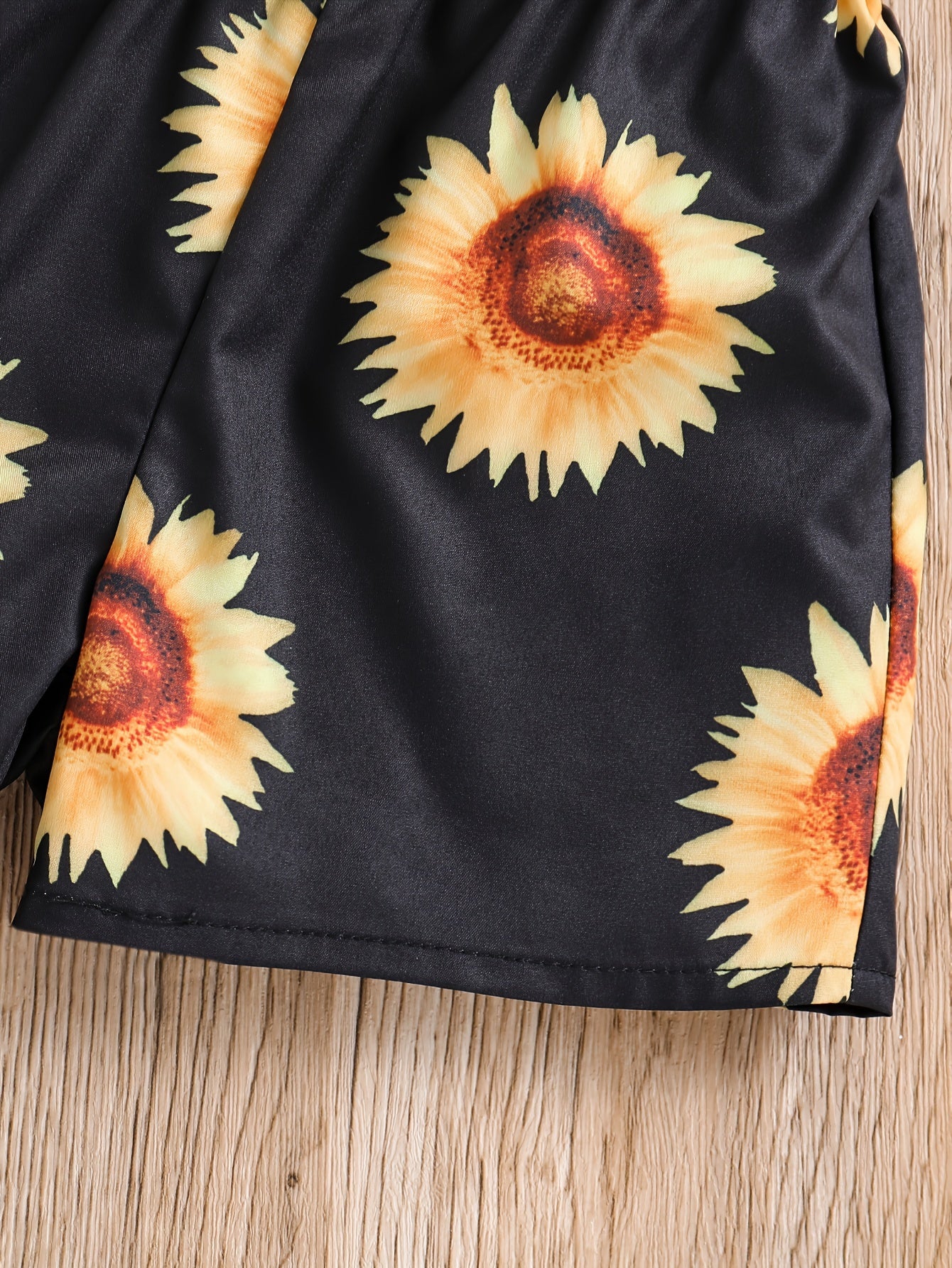2pcs Toddler Girls Ruffle Trim Cold Shoulder Crop Top & Sunflower Graphic Shorts Set Kids Summer Clothes