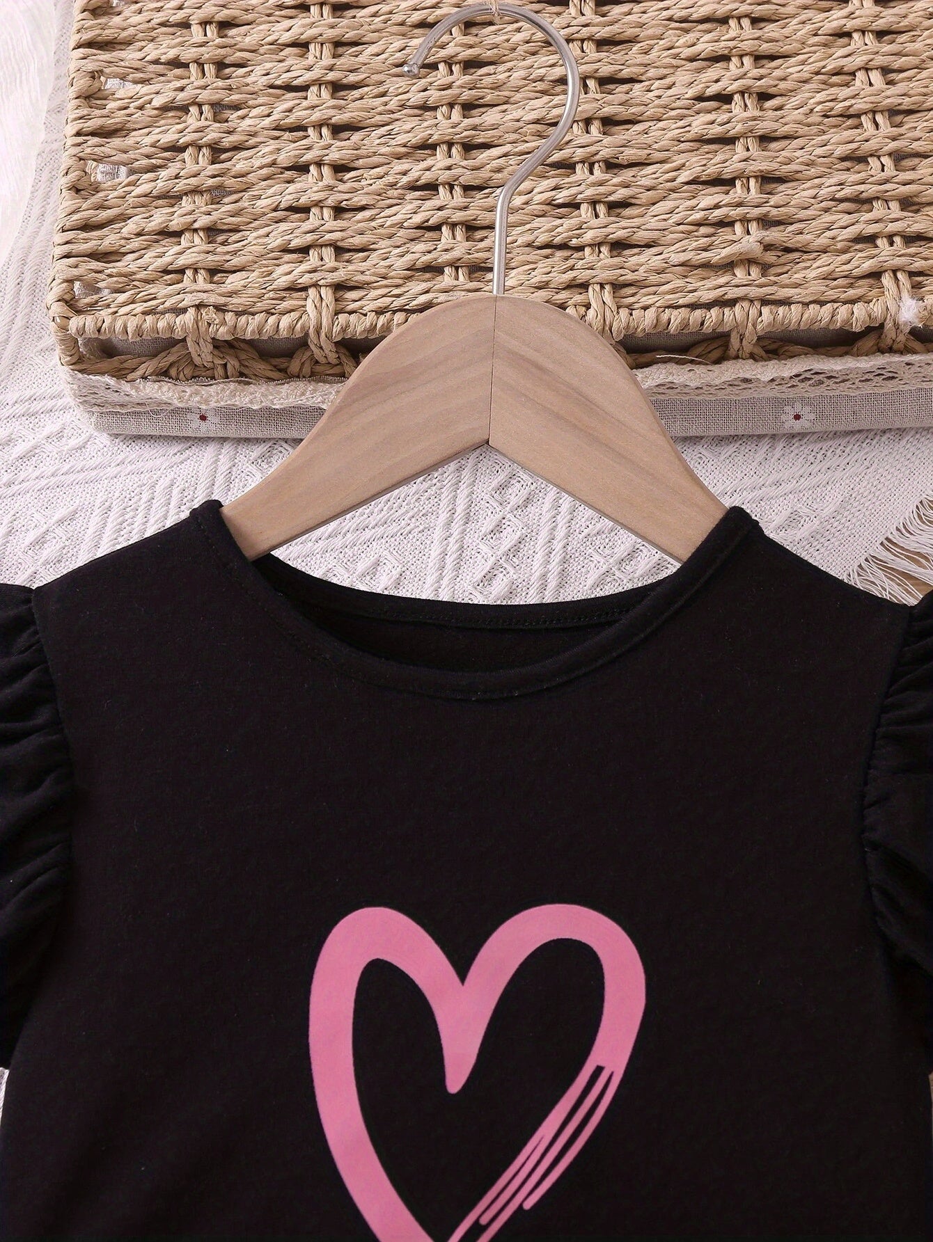 2pcs Girls Daily Casual Heart Print Crew Neck Sleeveless Top & Bow Shorts With Belt For Summer Kids Clothes