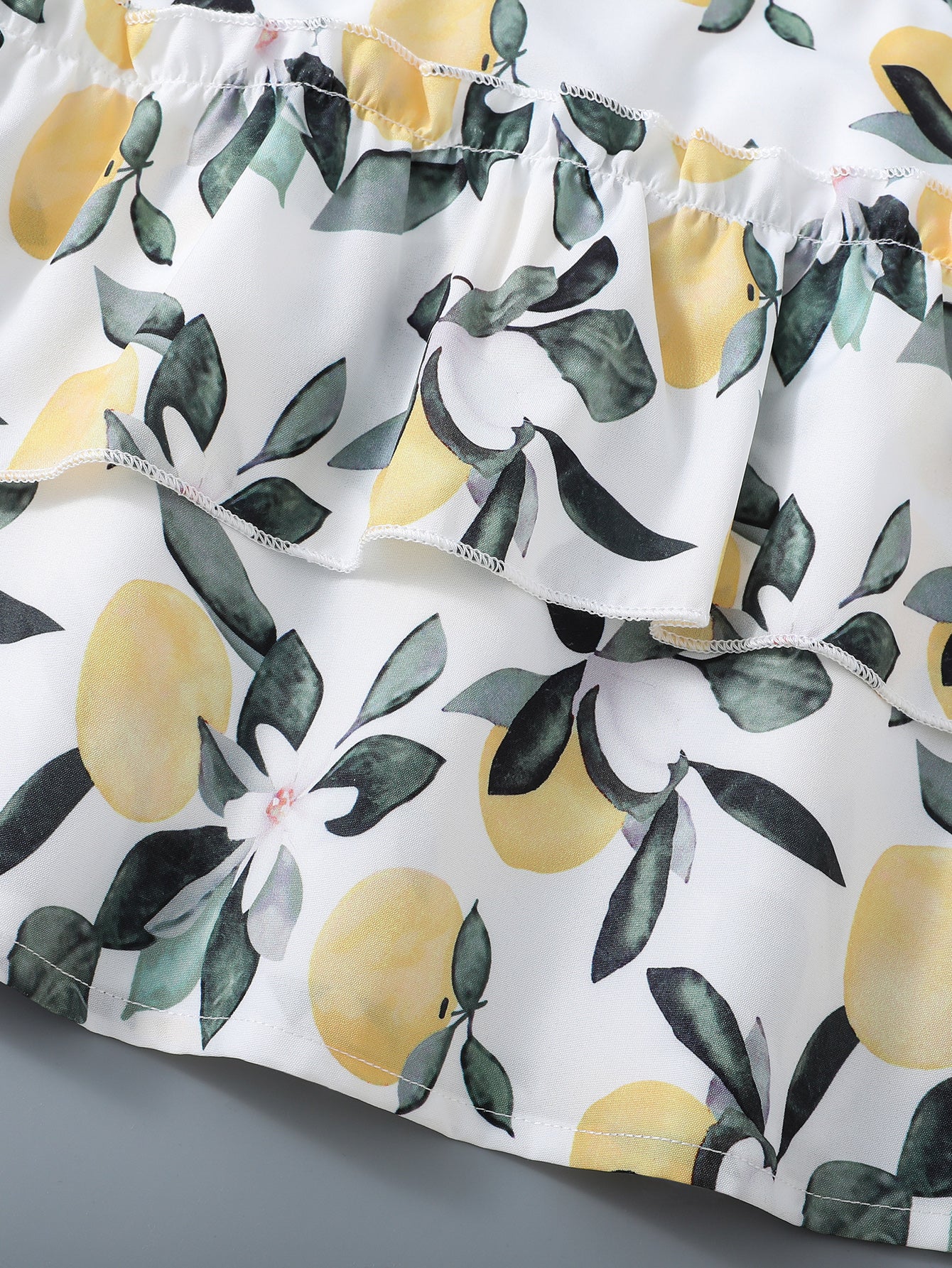 2pcs Girls Fruit Print Layered Hem Bow Cami Top & Elastic Waist Shorts Set Kids Summer Clothes
