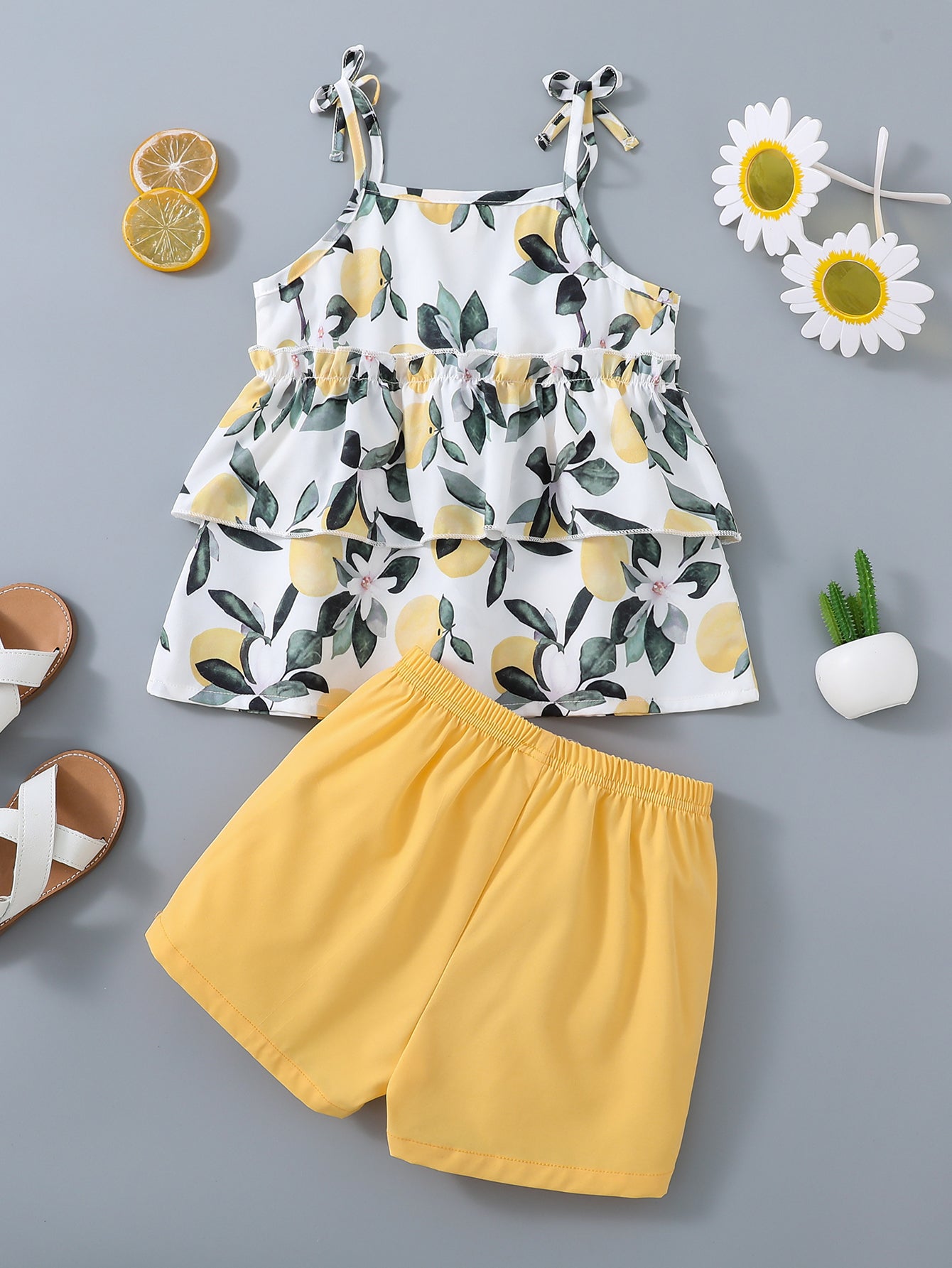 2pcs Girls Fruit Print Layered Hem Bow Cami Top & Elastic Waist Shorts Set Kids Summer Clothes