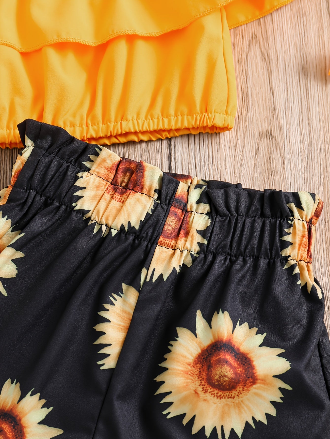 2pcs Toddler Girls Ruffle Trim Cold Shoulder Crop Top & Sunflower Graphic Shorts Set Kids Summer Clothes
